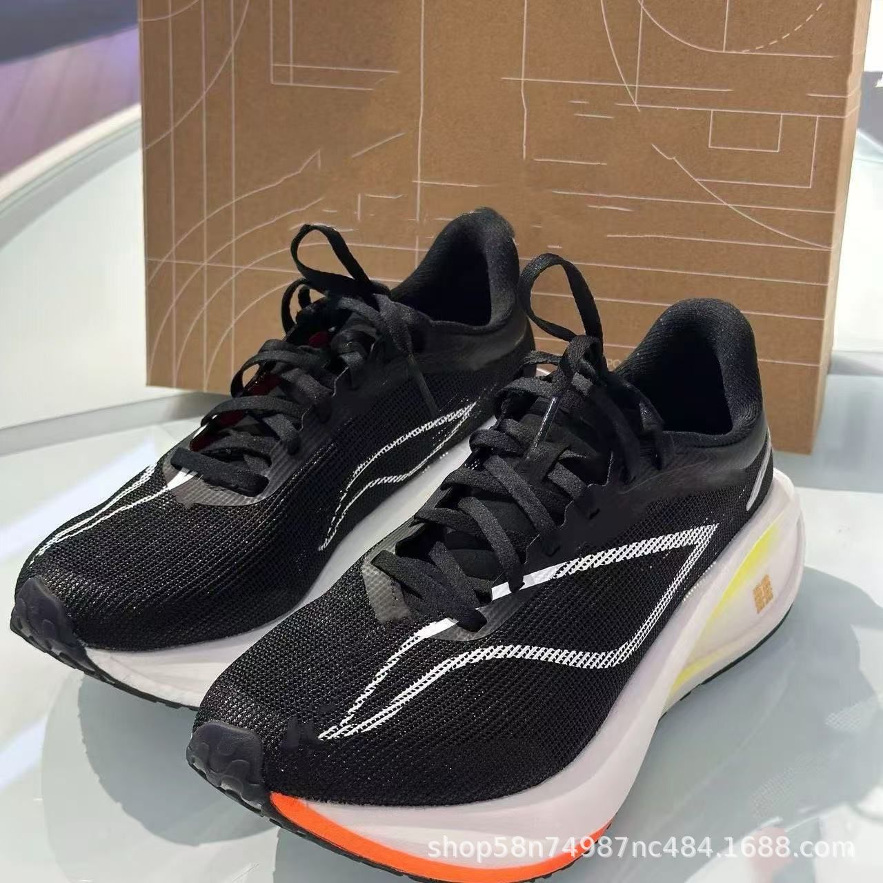 Nouvelles chaussures de sport  - Outdoor Lighting Uplight avis et prix